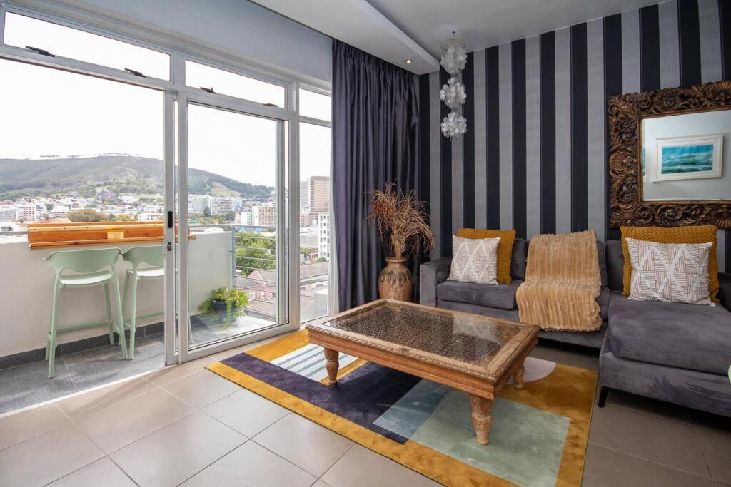 Stylish Flat In Flamboyant Area- No Loadshedding Canterbury Appartement Le Cap