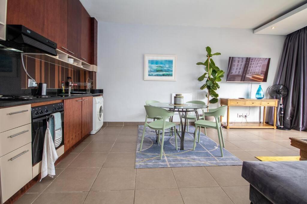 Stylish Flat In Flamboyant Area- No Loadshedding Canterbury Appartement *