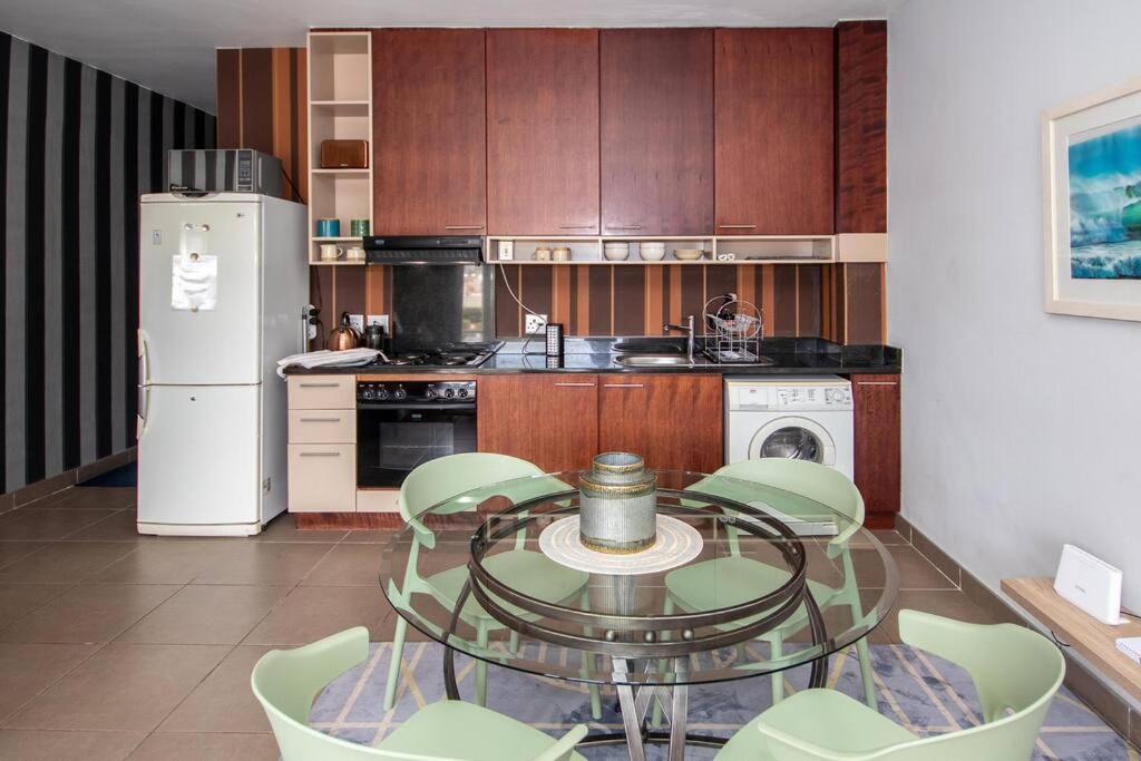 Stylish Flat In Flamboyant Area- No Loadshedding Canterbury Appartement